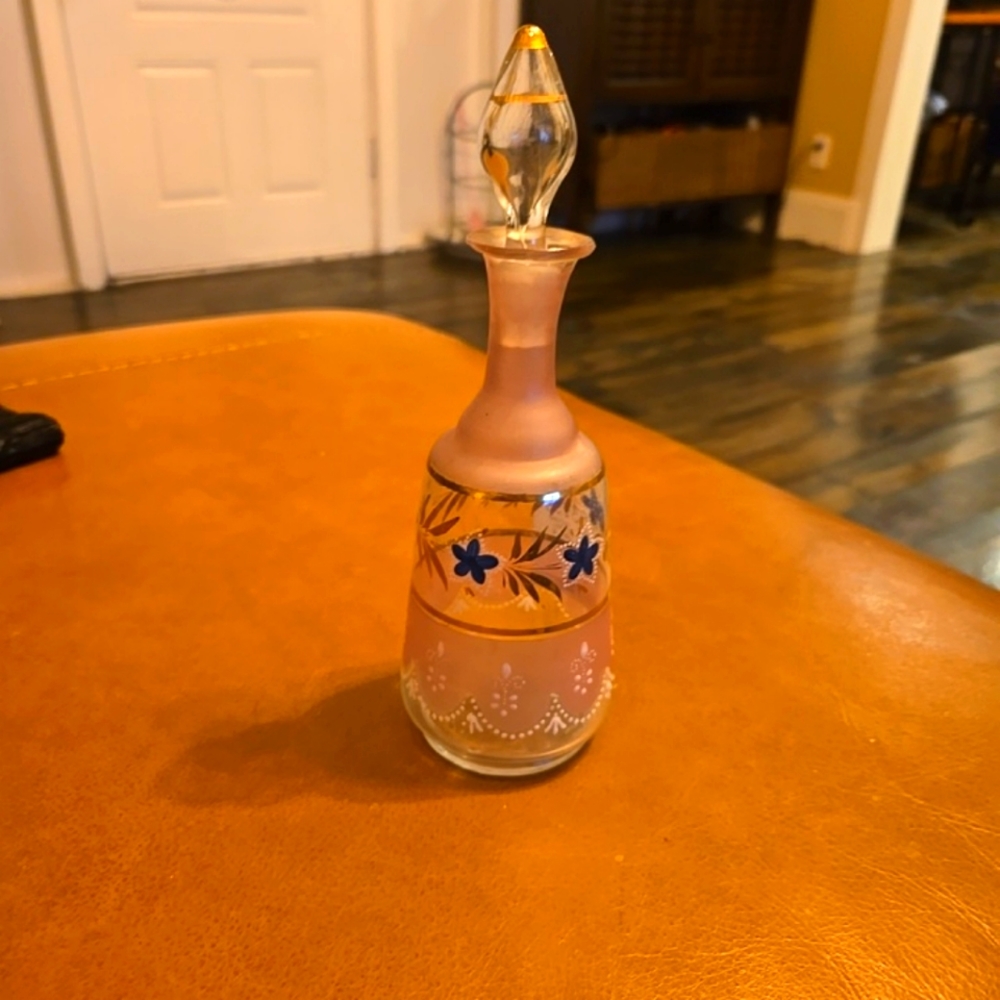Decorative Glass Perfume Bottle with Floral Design